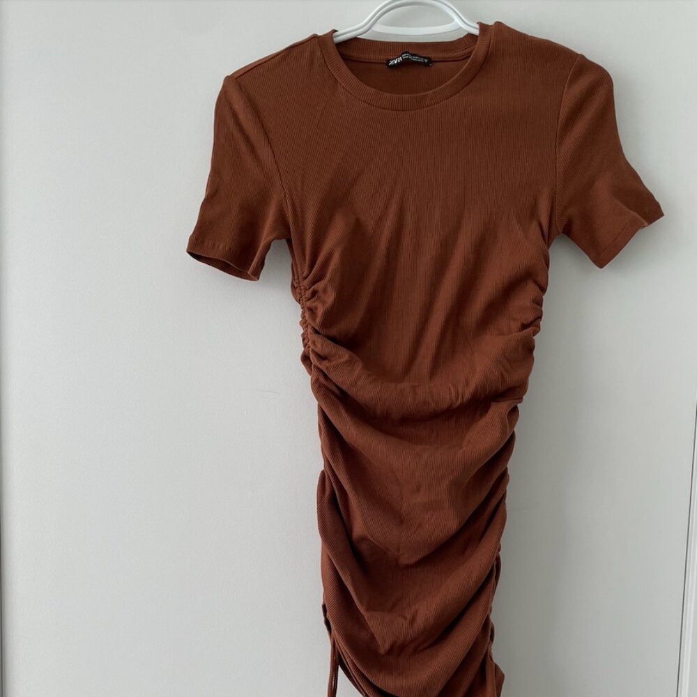 Zara - Brown Short Sleeve Ribbed Dress w/side-tie detail - Size M